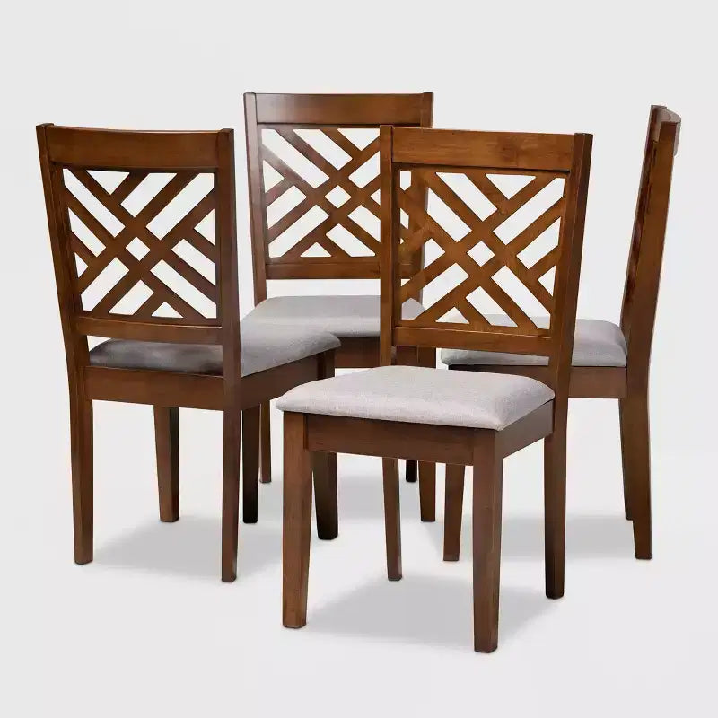 Ensemble de 4 chaises de salle à manger en bois Caron avec rembourrage en mousse et dossier découpé - Baxton Studio