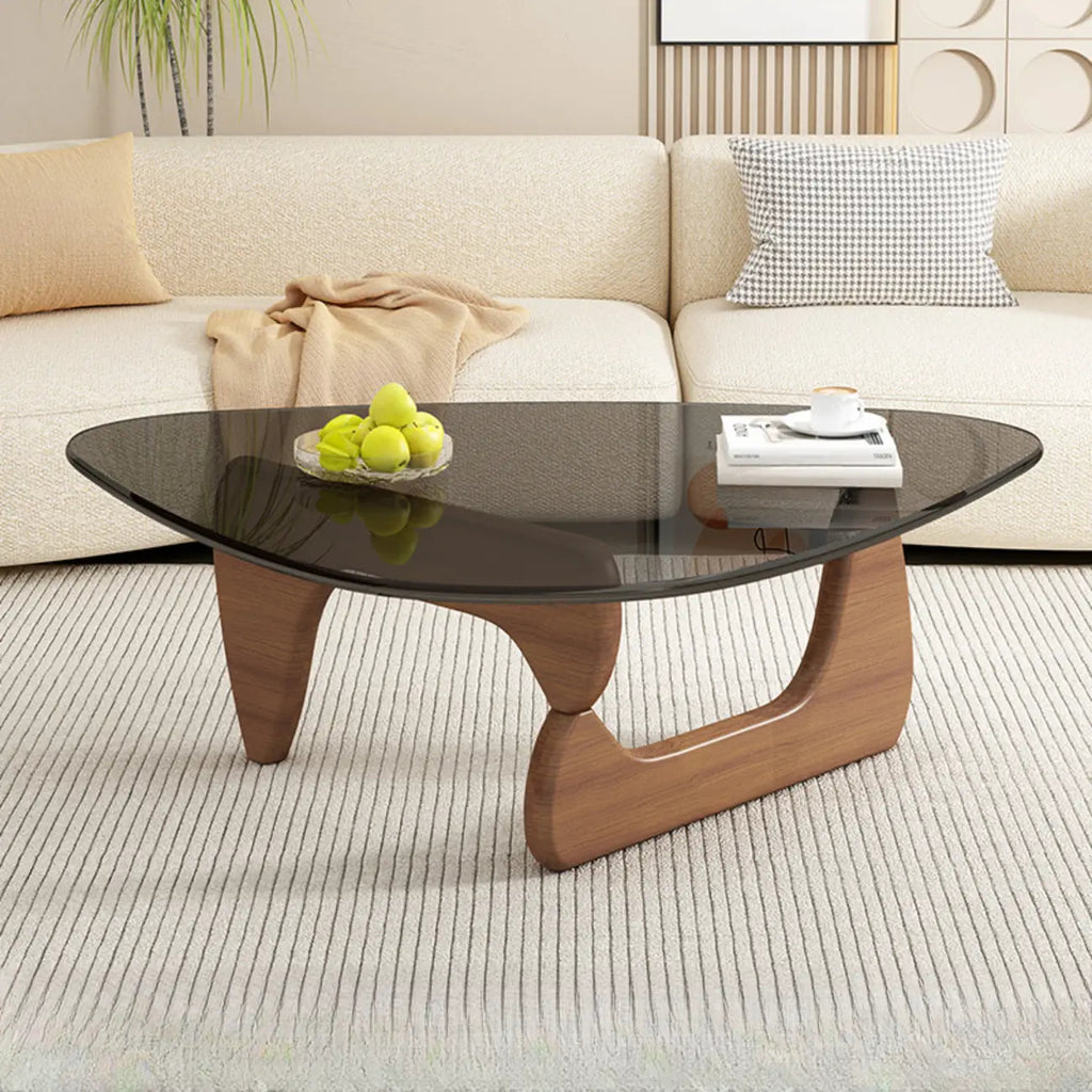 Table basse triangulaire en bois avec plateau en verre